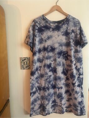 Old Navy Blue and White Tie-Dye Oversized Tshirt Dress